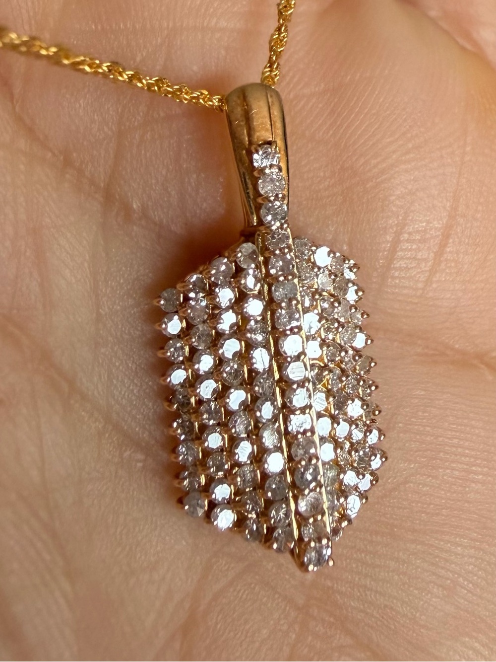 18K Yellow Gold Natural Diamond Leaf Pendant Necklace 16” – 3.4g – AU750